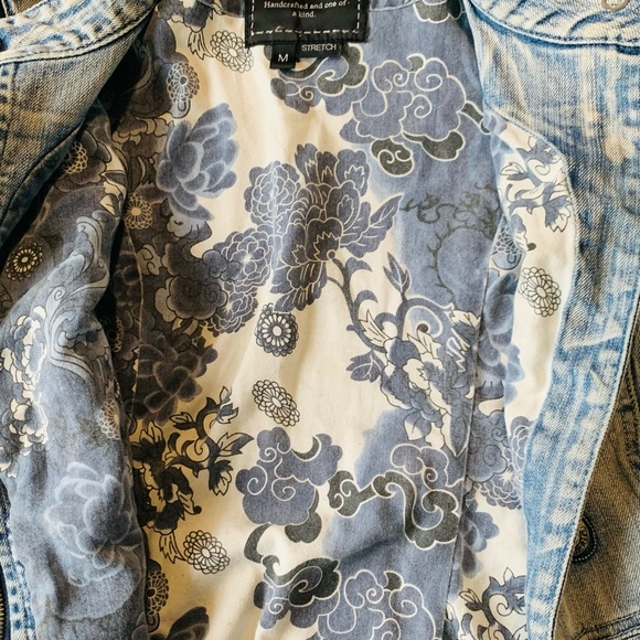 ❓GUESS❓ Jean Jacket *Limited Edition* - Picture 4 of 8